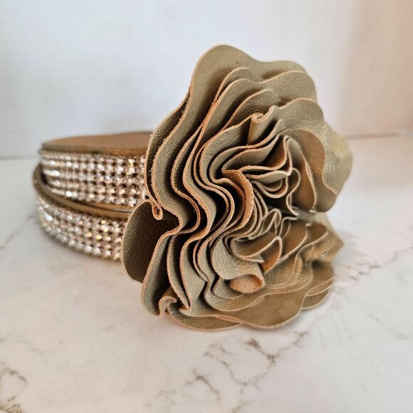 Neiman Marcus Belt Gold Rhinestone, S/M Tan Suede Leather Flower Buckle - Picture 4 of 11